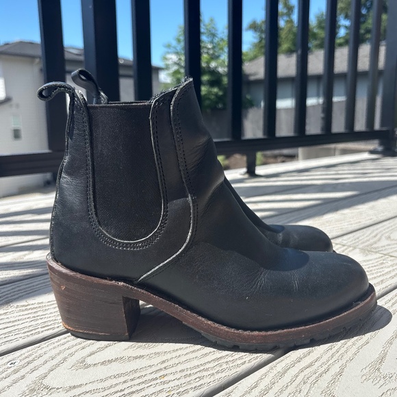 Red Wing Harriet Women's Heeled Chelsea Boot Black Boundary Leather US 8.5 B